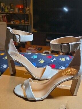 PREOWNED VINCE CAMUTO Bendiva Leather Ankle Strap Pin Block Heel Sandals No Box